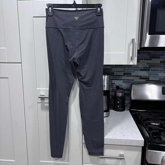 Aritzia Golden BUTTER Crossover Hi-Rise 26" Legging - Picture 5 of 8